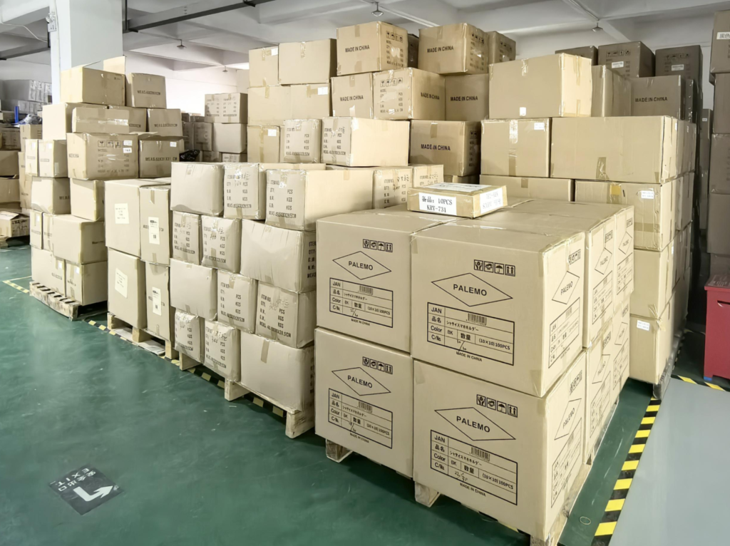 Packaged phone holder finished goods warehouse