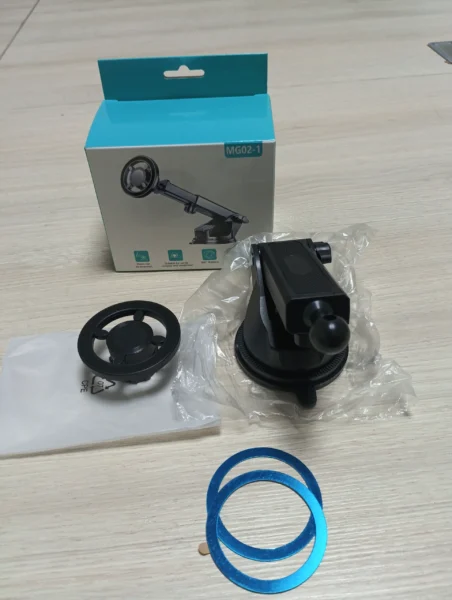 MagSafe telescopic suction car phone holder packaging, including mount, magnetic ring and accessories